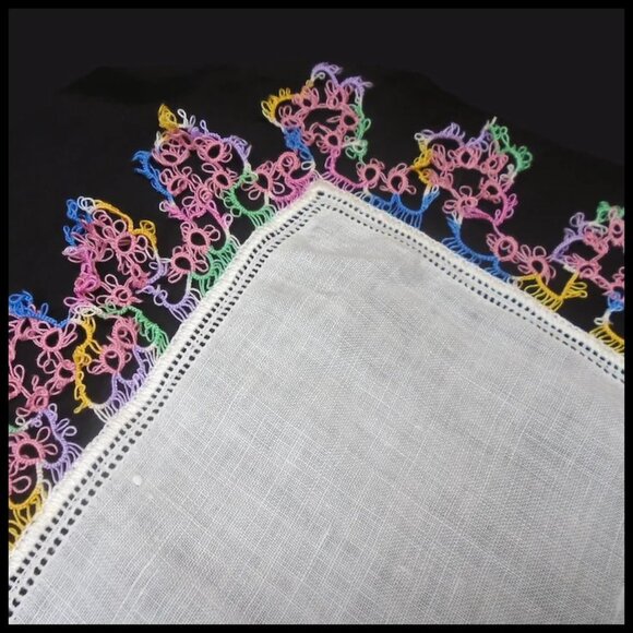TWO Vintage 40s Handkerchief,  Tatted Linen Hankies, SERIOUS Tatting – Hanky - Picture 5 of 16